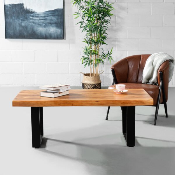 Akazie Natur Live Edge Holz Couchtisch mit schwarzen U-förmigen Beinen